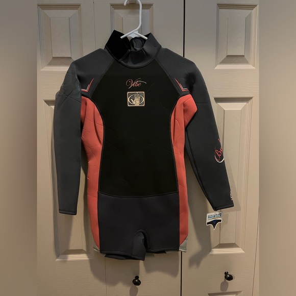Womens body glove wetsuit size 11/12.  New with tags. - Picture 1 of 8